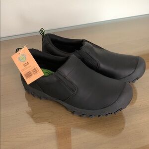 Black Slip-On Sneakers with Sturdy Sole